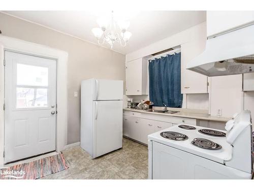37 Ross Street, Barrie, ON - Indoor Photo Showing Kitchen