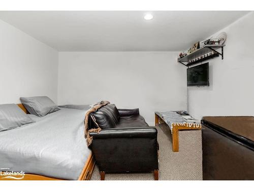37 Ross Street, Barrie, ON - Indoor Photo Showing Bedroom