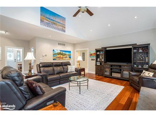 177 Harbour Beach Drive, Meaford, ON - Indoor Photo Showing Living Room