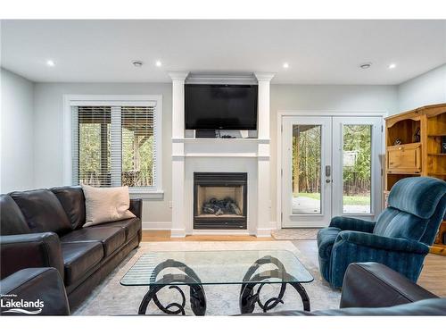 177 Harbour Beach Drive, Meaford, ON - Indoor Photo Showing Living Room With Fireplace