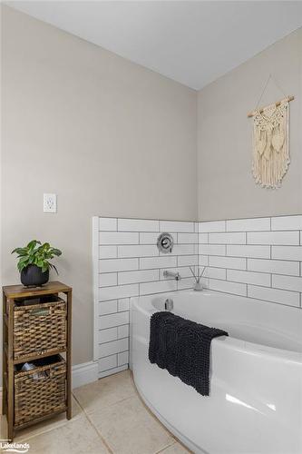 10871 12 Highway, Oro-Medonte, ON - Indoor Photo Showing Bathroom