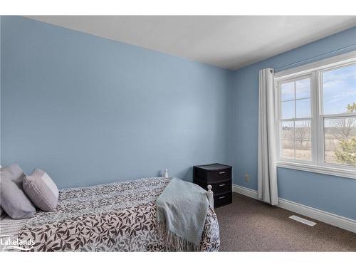 10871 12 Highway, Oro-Medonte, ON - Indoor Photo Showing Bedroom