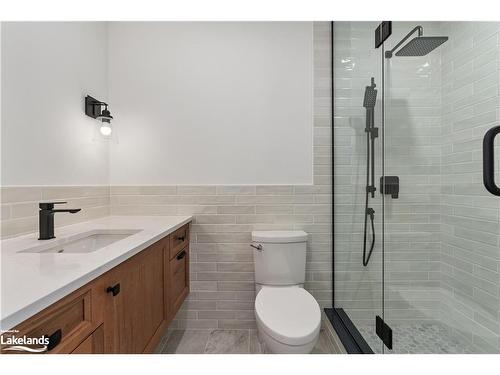401-18 Campus Trail, Huntsville, ON - Indoor Photo Showing Bathroom