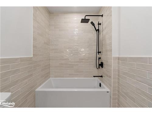 401-18 Campus Trail, Huntsville, ON - Indoor Photo Showing Bathroom
