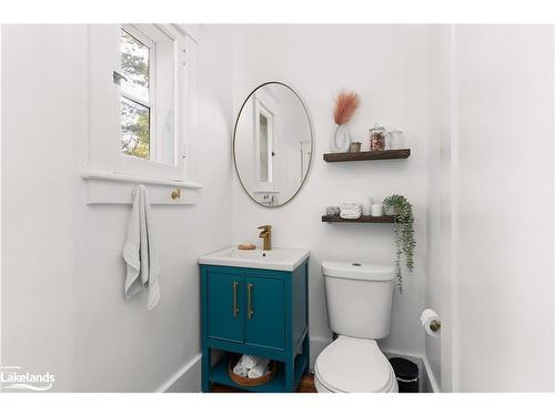5 Duncan Street E, Huntsville, ON - Indoor Photo Showing Bathroom