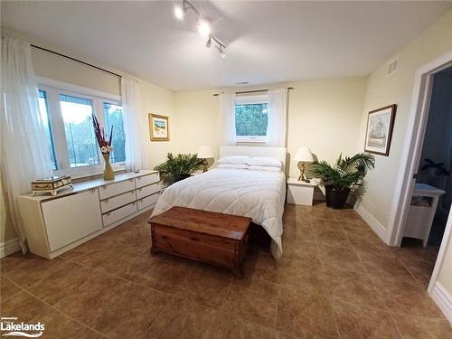 133 Lakeshore Road E, The Blue Mountains, ON - Indoor Photo Showing Bedroom