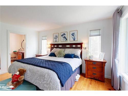 587285 9Th Side Road, The Blue Mountains, ON - Indoor Photo Showing Bedroom