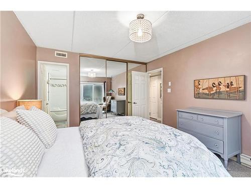 390 Mariners Way, Collingwood, ON - Indoor Photo Showing Bedroom