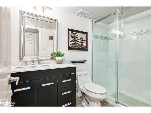 390 Mariners Way, Collingwood, ON - Indoor Photo Showing Bathroom