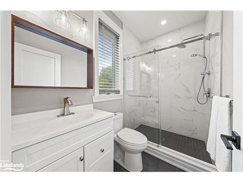 181 Anglo Street, Bracebridge, ON - Indoor Photo Showing Bathroom