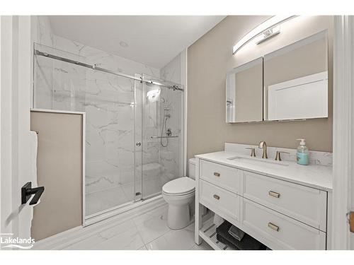 181 Anglo Street, Bracebridge, ON - Indoor Photo Showing Bathroom
