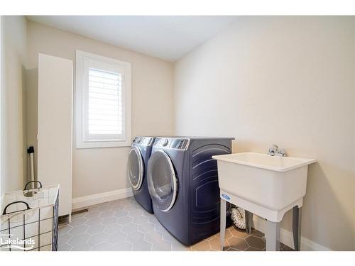 186 Courtland Street, The Blue Mountains, ON - Indoor Photo Showing Laundry Room