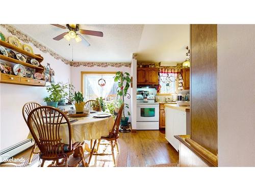 14 Seneca Crescent, Tiny, ON - Indoor Photo Showing Dining Room