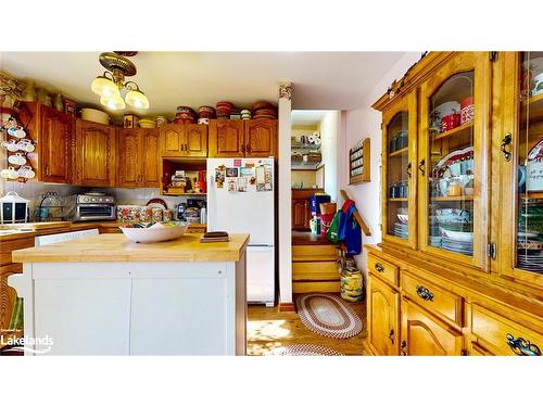 14 Seneca Crescent, Tiny, ON - Indoor Photo Showing Kitchen