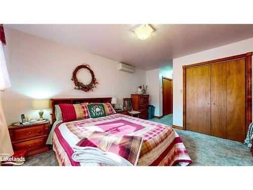 14 Seneca Crescent, Tiny, ON - Indoor Photo Showing Bedroom