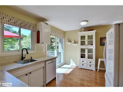 964 Sixth Street, Collingwood, ON - Indoor Photo Showing Kitchen