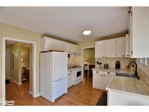 964 Sixth Street, Collingwood, ON - Indoor Photo Showing Kitchen