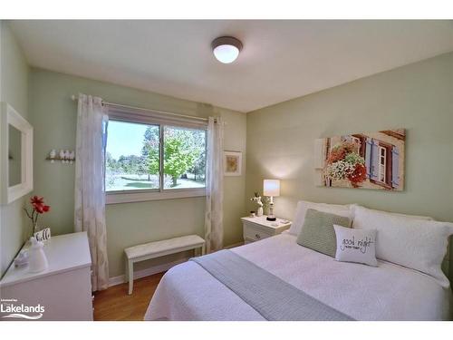 964 Sixth Street, Collingwood, ON - Indoor Photo Showing Bedroom