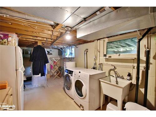 964 Sixth Street, Collingwood, ON - Indoor Photo Showing Laundry Room