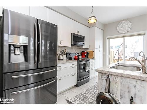 7 Lett Avenue, Collingwood, ON - Indoor Photo Showing Kitchen With Double Sink