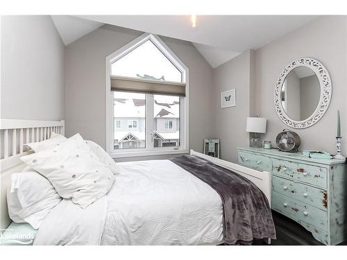 7 Lett Avenue, Collingwood, ON - Indoor Photo Showing Bedroom