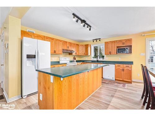 61 Country Crescent, Meaford, ON - Indoor Photo Showing Kitchen