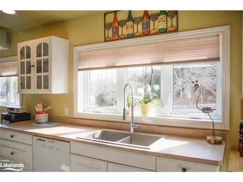 8 George Walk, Elliot Lake, ON - Indoor Photo Showing Kitchen With Double Sink