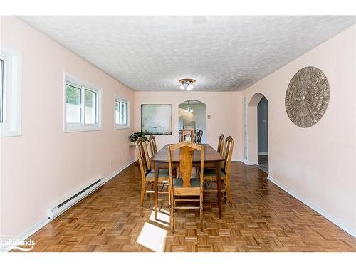 229 Bruce Road 23, Kincardine, ON - Indoor Photo Showing Dining Room