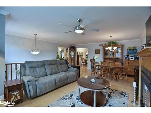 20 53Rd Street S, Wasaga Beach, ON - Indoor Photo Showing Living Room