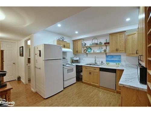 20 53Rd Street S, Wasaga Beach, ON - Indoor Photo Showing Kitchen With Double Sink