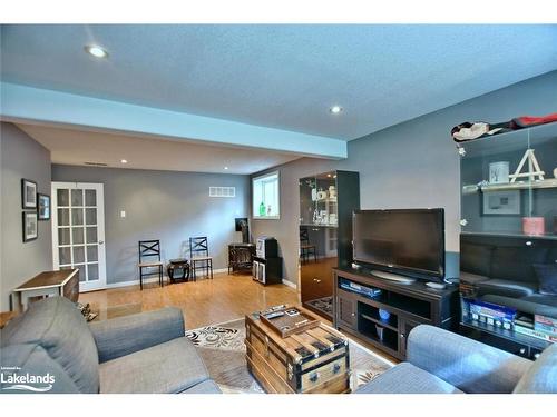 20 53Rd Street S, Wasaga Beach, ON - Indoor Photo Showing Living Room