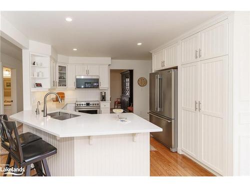 48 Estate Drive, Port Carling, ON - Indoor Photo Showing Kitchen With Upgraded Kitchen