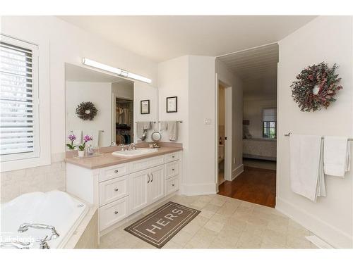 48 Estate Drive, Port Carling, ON - Indoor Photo Showing Bathroom