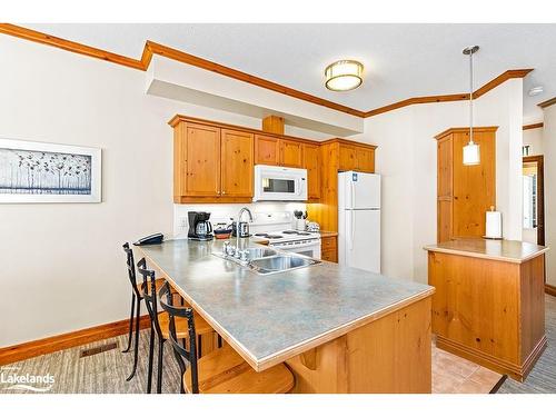 109-184 Snowbridge Way, The Blue Mountains, ON - Indoor Photo Showing Kitchen With Double Sink