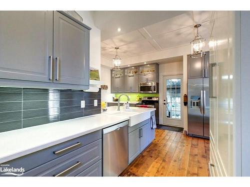 138 Bruce Street S, Thornbury, ON - Indoor Photo Showing Kitchen With Upgraded Kitchen