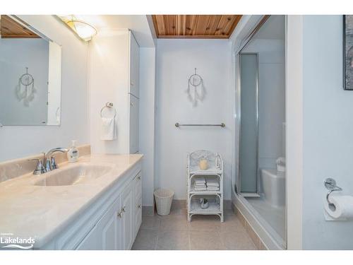 3085 Ogdens Beach Road, Tay, ON - Indoor Photo Showing Bathroom