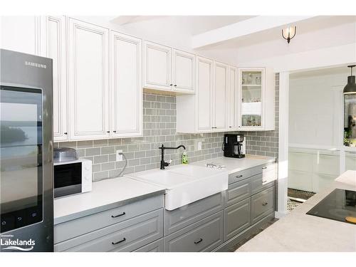 1047 Whyman Road, Algonquin Highlands, ON - Indoor Photo Showing Kitchen