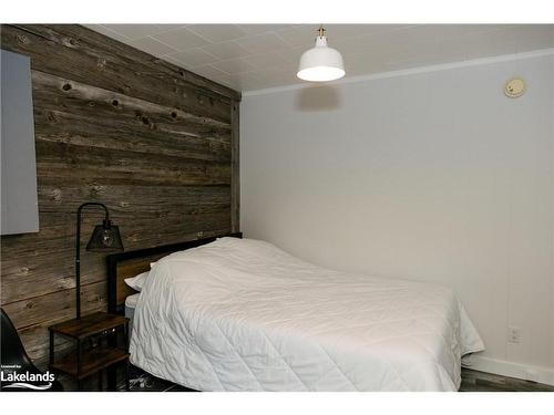 1047 Whyman Road, Algonquin Highlands, ON - Indoor Photo Showing Bedroom