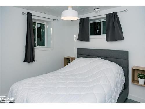 1047 Whyman Road, Algonquin Highlands, ON - Indoor Photo Showing Bedroom