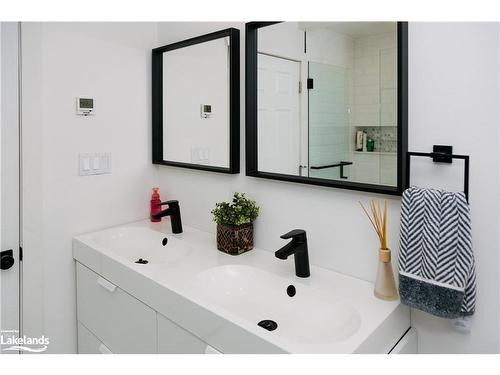 1047 Whyman Road, Algonquin Highlands, ON - Indoor Photo Showing Bathroom