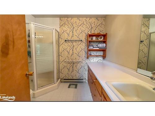 1059 Tooke Lake Road, Baysville, ON - Indoor Photo Showing Bathroom