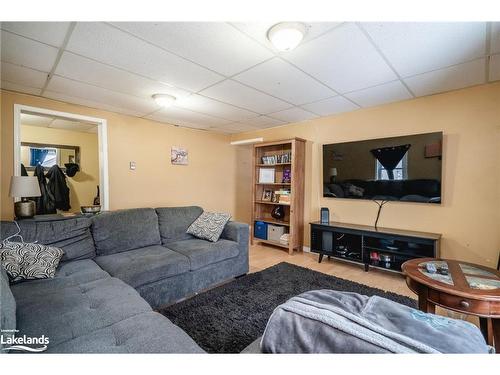 116 Richard Street, Victoria Harbour, ON - Indoor Photo Showing Living Room