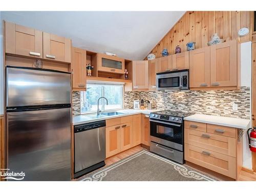 3224 Line 7 N, Oro-Medonte, ON - Indoor Photo Showing Kitchen With Upgraded Kitchen