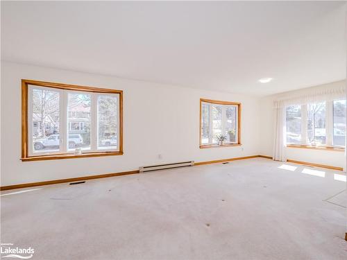 425 Louise Street, Gravenhurst, ON - Indoor Photo Showing Other Room