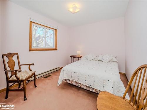 425 Louise Street, Gravenhurst, ON - Indoor Photo Showing Bedroom
