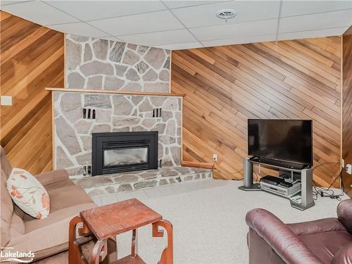 425 Louise Street, Gravenhurst, ON - Indoor Photo Showing Living Room With Fireplace