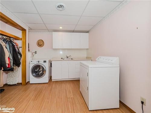 425 Louise Street, Gravenhurst, ON - Indoor Photo Showing Laundry Room