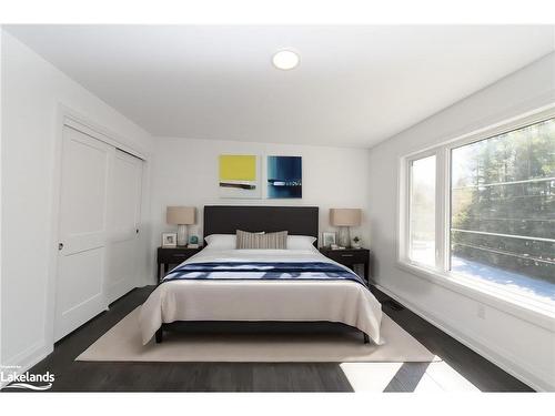75 49Th Street S, Wasaga Beach, ON - Indoor Photo Showing Bedroom