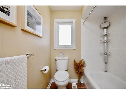72 Forest Avenue, Wasaga Beach, ON - Indoor Photo Showing Bathroom