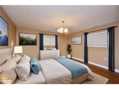 72 Forest Avenue, Wasaga Beach, ON - Indoor Photo Showing Bedroom